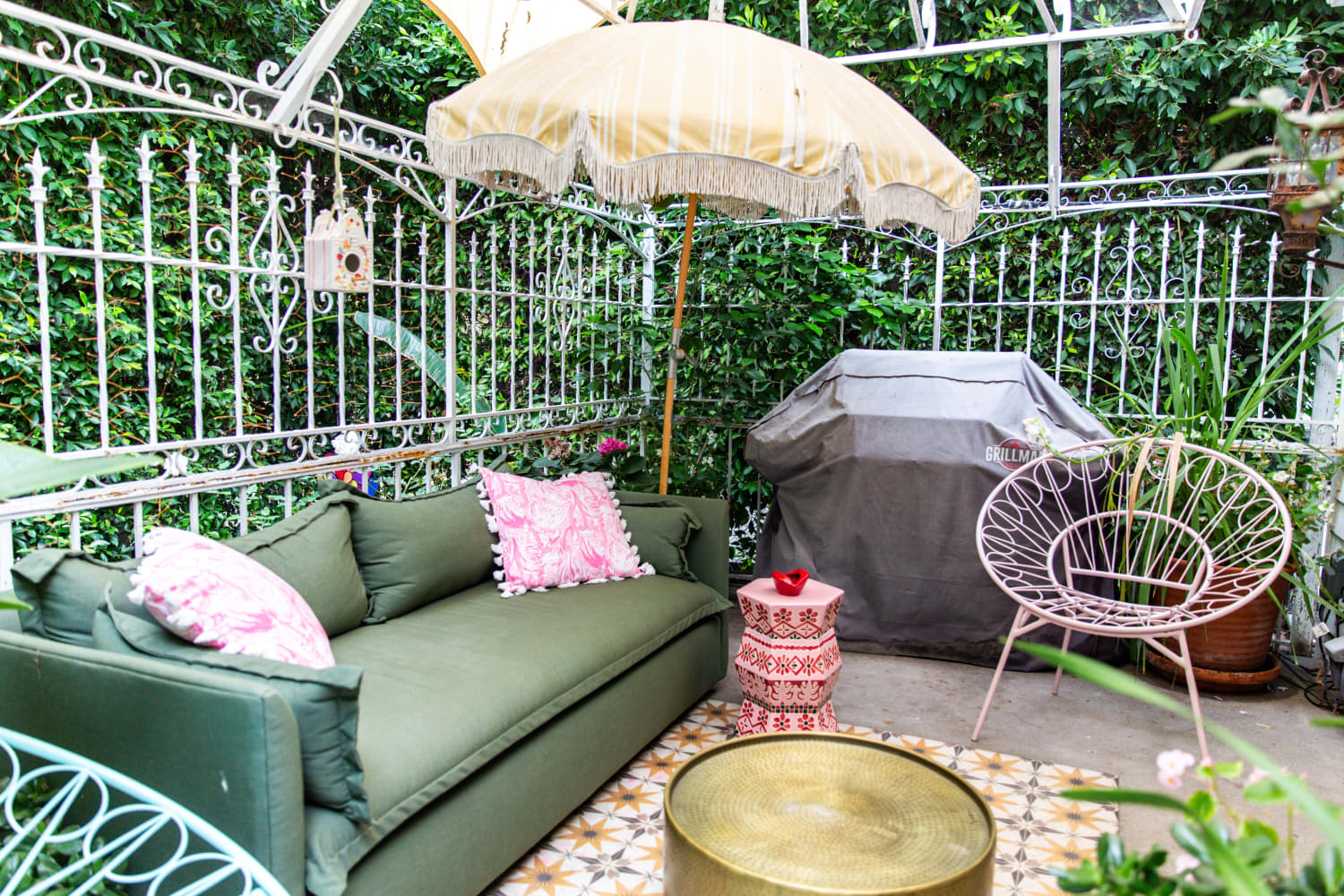 This Patio Umbrella Stand DIY Looks So Gorgeous | Apartment Therapy